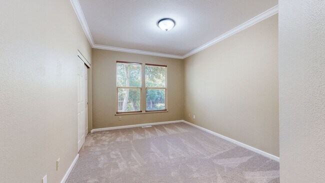 Building Photo - Gorgeous Home with private yards, large de...