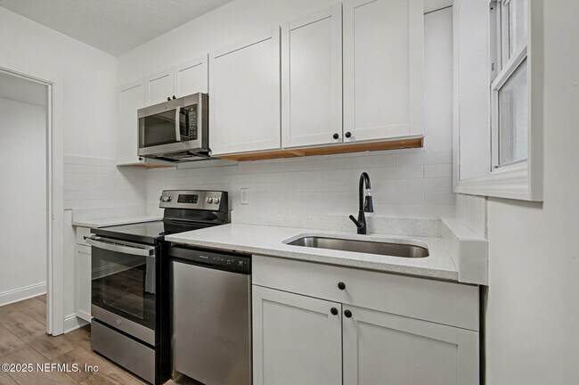 Building Photo - 1503 Broome St