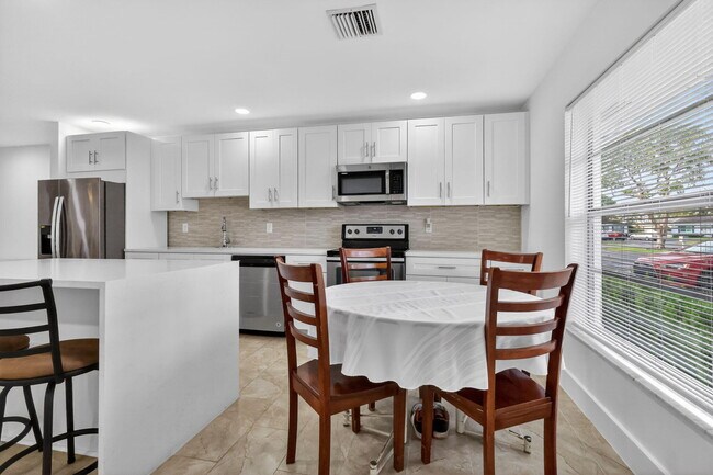 Building Photo - 5093 Privet Pl