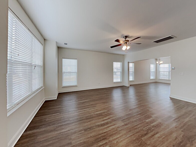 Building Photo - 5242 Tupelo St