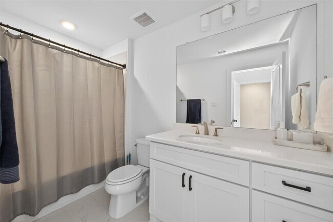 Building Photo - 9722 Dani Lake Dr