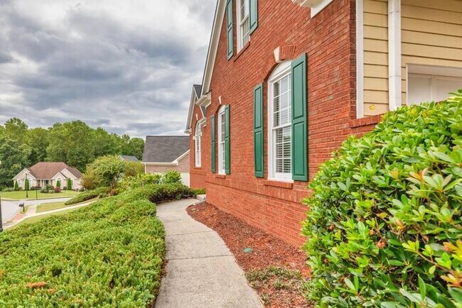 Building Photo - House 4 Beds 2 Baths