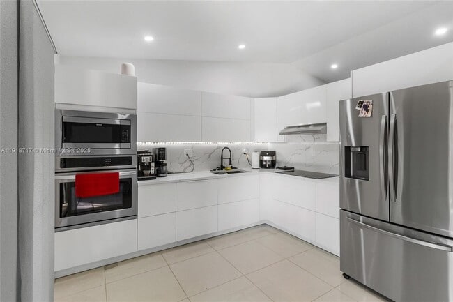 Building Photo - 4456 SW 136th Pl