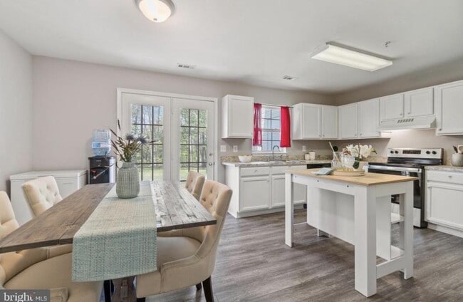 Building Photo - 45839 Wolftrap Way