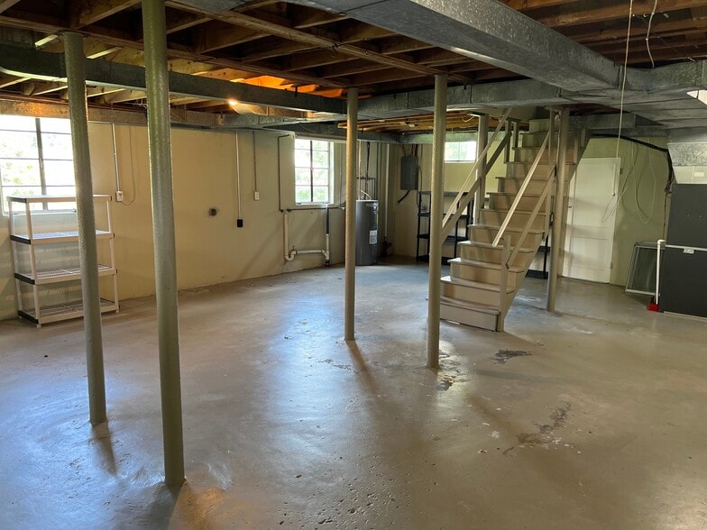 Building Photo - 5329 Thornrose Rd
