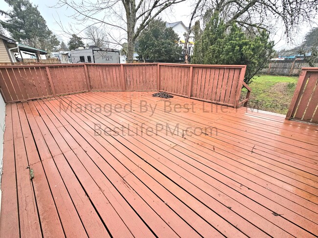 Building Photo - 3040 SE 136th Ave