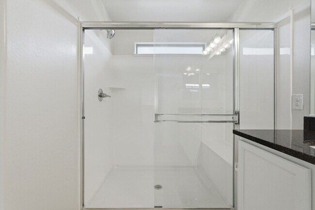 Building Photo - 1647 S 83rd Pl