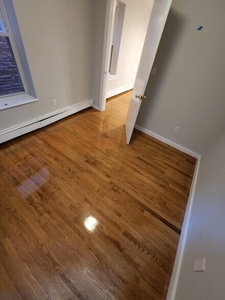 Building Photo - 28 Fleet St