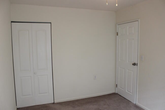 Building Photo - 317 Mabry St