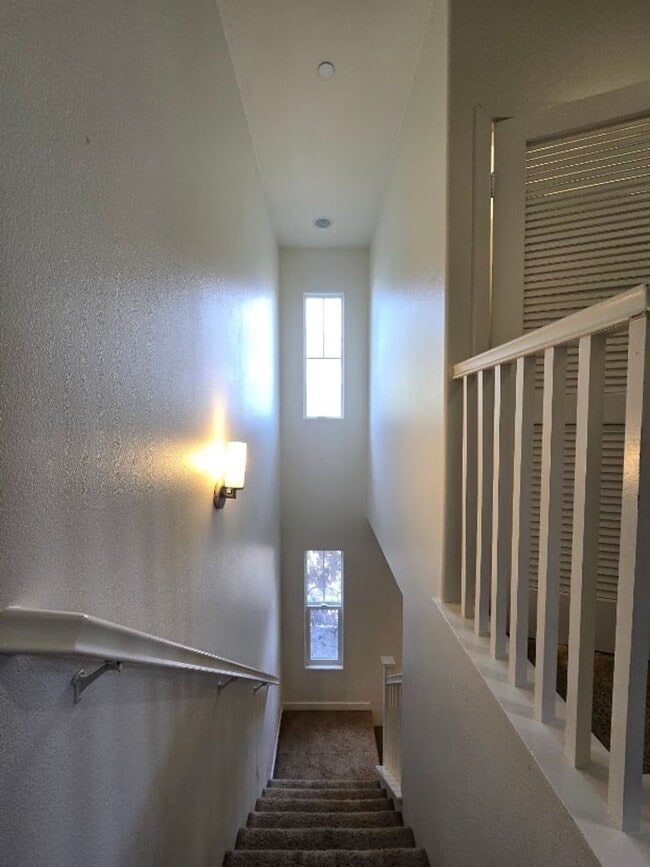 Building Photo - Bright Corner Unit Near Trails with Pool & 2-Car Garage