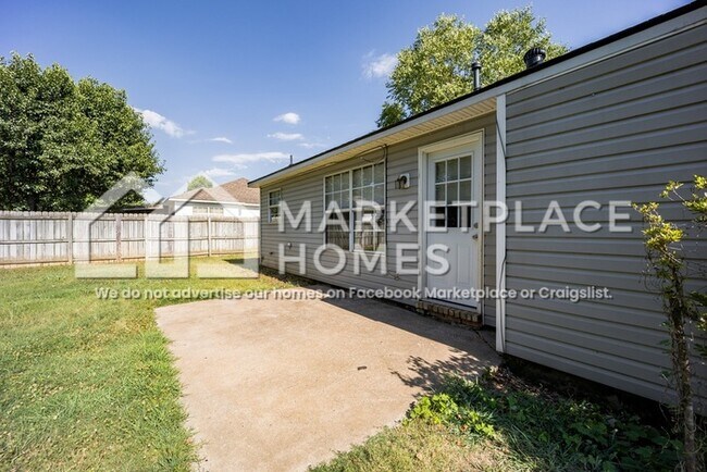 Building Photo - 490 Aster Ave