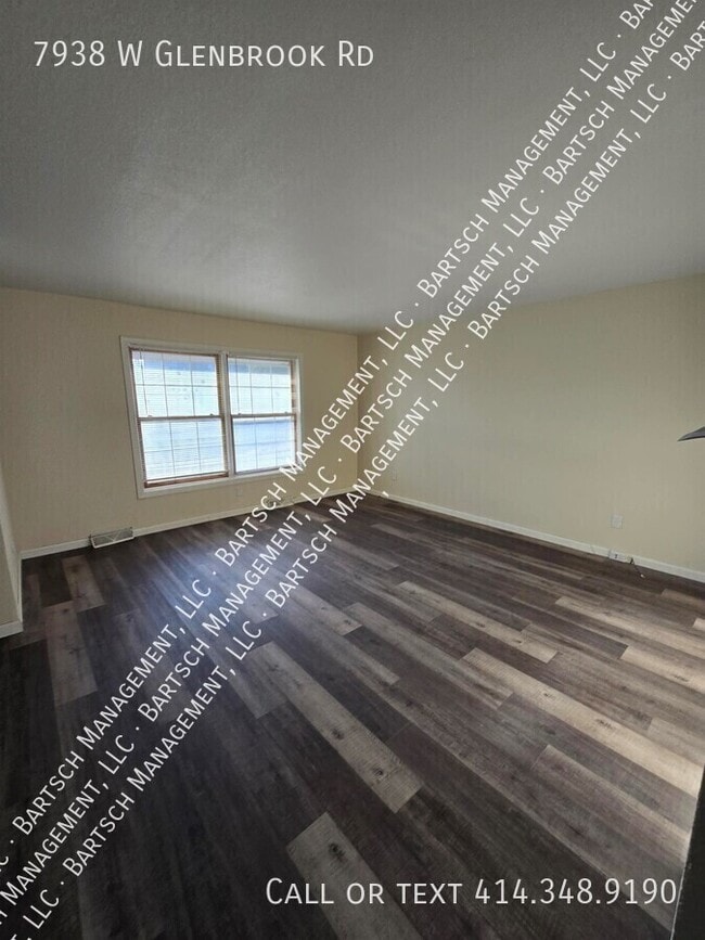 Building Photo - 7938 W Glenbrook Rd