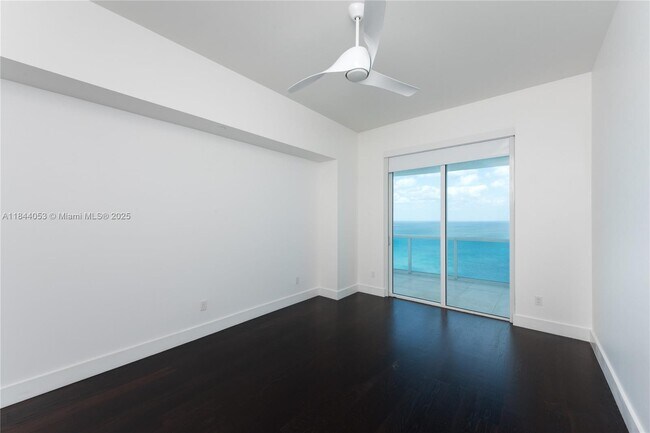 Building Photo - 2711 S Ocean Dr