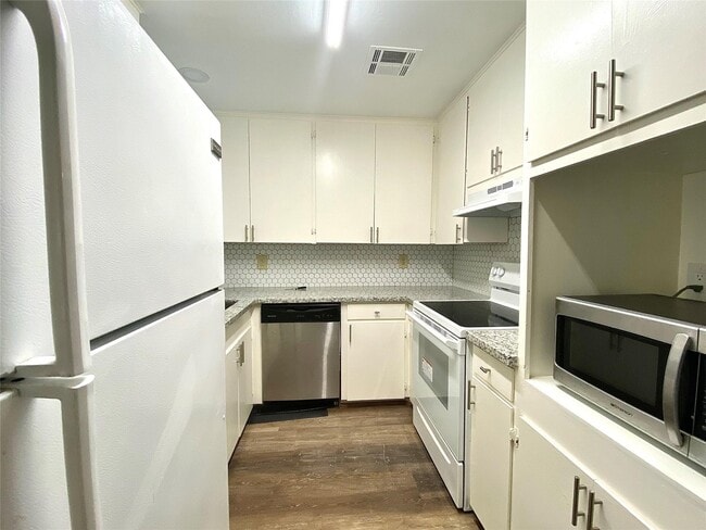 Building Photo - 5502 Evergreen St