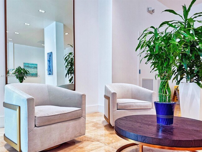 Building Photo - 2101 S Ocean Dr