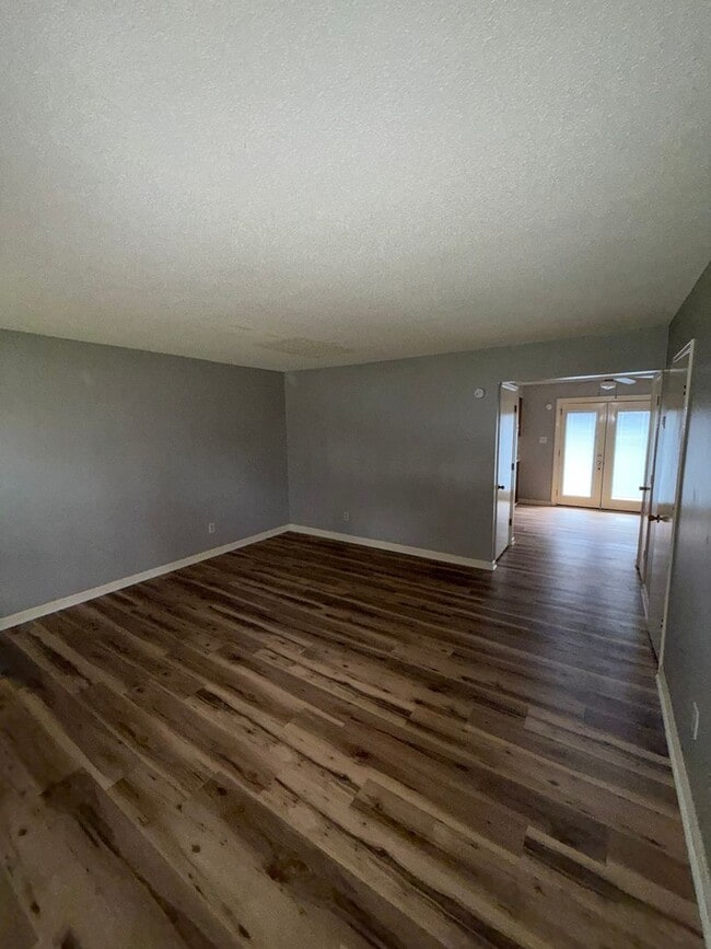 Building Photo - 132 Pebble Ct