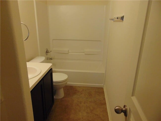 Building Photo - 124 Hollis Ln