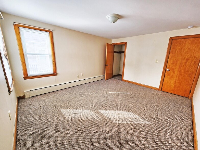 2nd large bedroom with full closet - 216 5th St