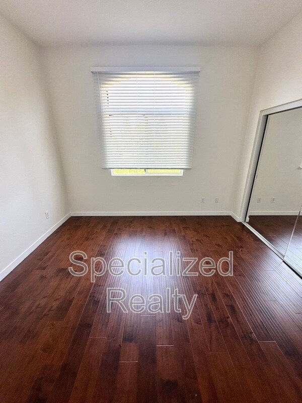 Building Photo - 5716 Whitsett Ave