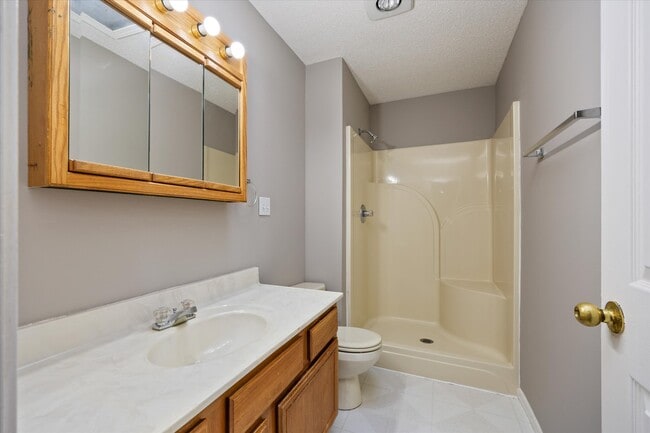 Building Photo - 2636 Villa Park Dr