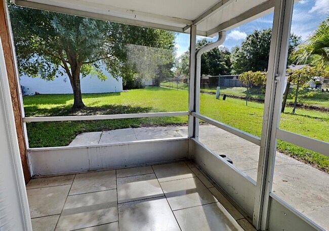 Building Photo - 1424 Liz Ln