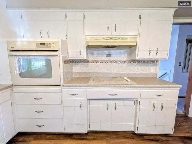 Building Photo - 4016 Clifton Dr