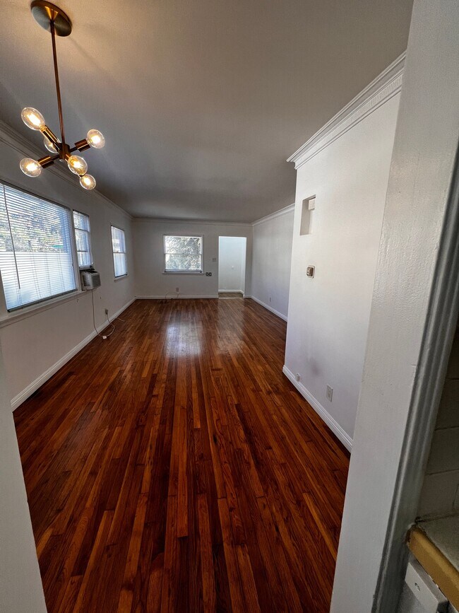 Building Photo - 3880 Roble Vista Dr