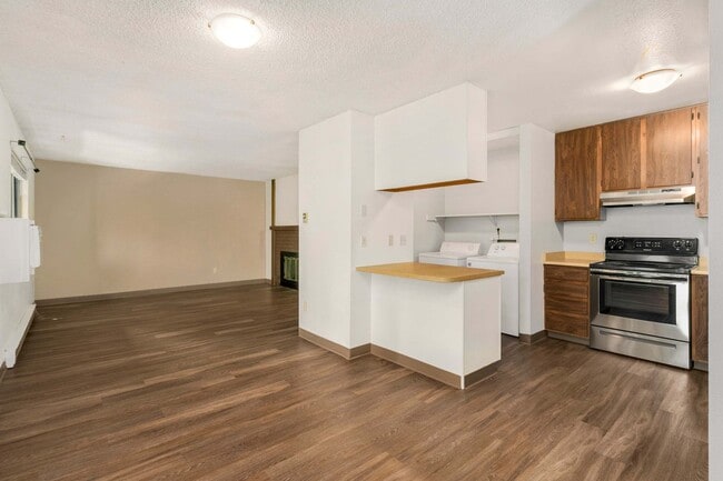 Building Photo - Great Condo near CSU