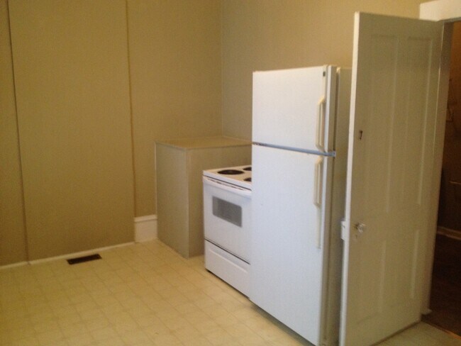 Building Photo - 1407 Rhodes St