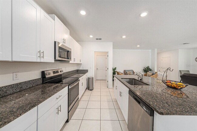 Building Photo - 6300 Beverly Hls Dr