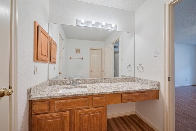 Building Photo - 1311 Antoine Dr