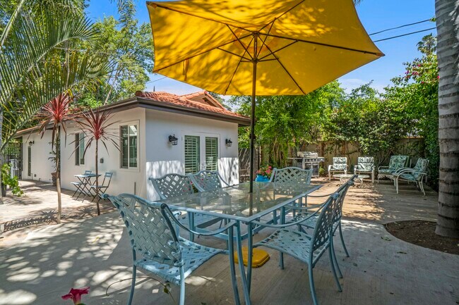 Building Photo - 4230 Van Nuys Blvd