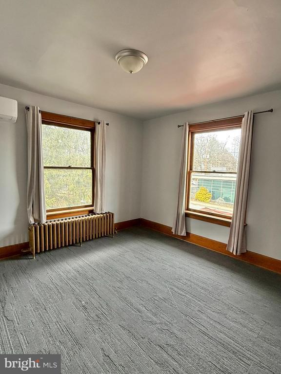 Building Photo - 295 E Main St