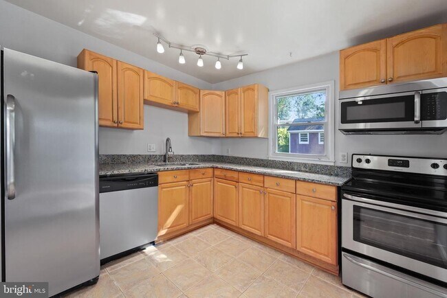 Building Photo - 13724 Lynhurst Dr
