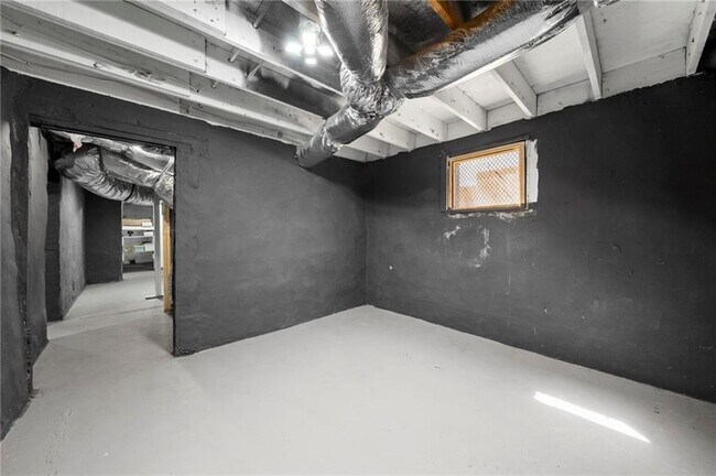 Building Photo - 298 Roy St SW