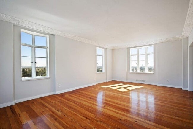 Building Photo - 1314 Hayworth Ave