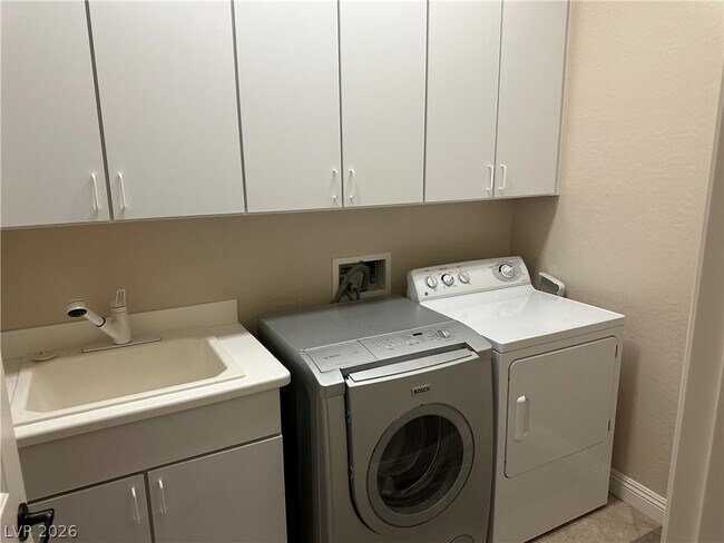 Building Photo - 3418 Singer Ln