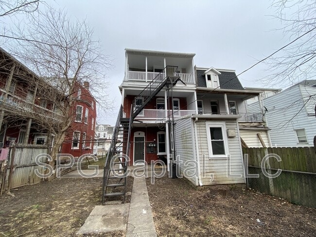 Building Photo - 254 Roosevelt Ave