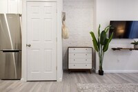 Building Photo - 240e E 75th St