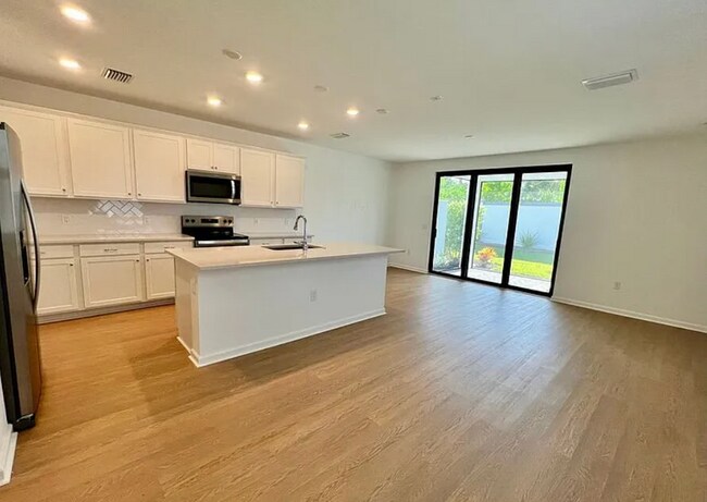 Building Photo - 27869 Solis Grande Dr