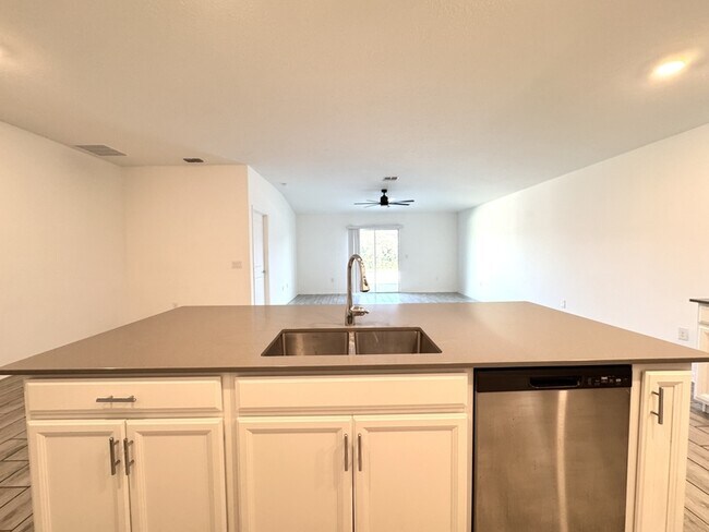 Building Photo - 5442 Limestone St