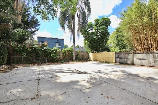 Building Photo - 702 S Summerlin Ave