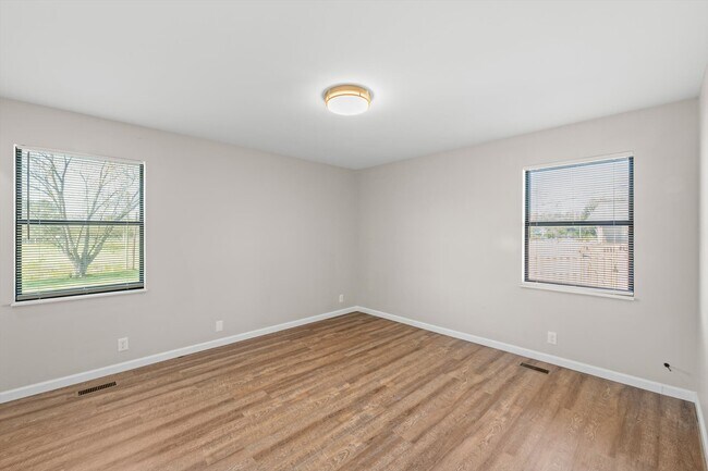 Building Photo - 3047 Staffordshire Blvd