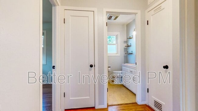 Building Photo - 3241 Montgomery Dr