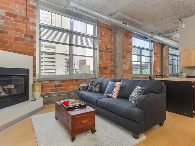 Building Photo - 521 S 7th St