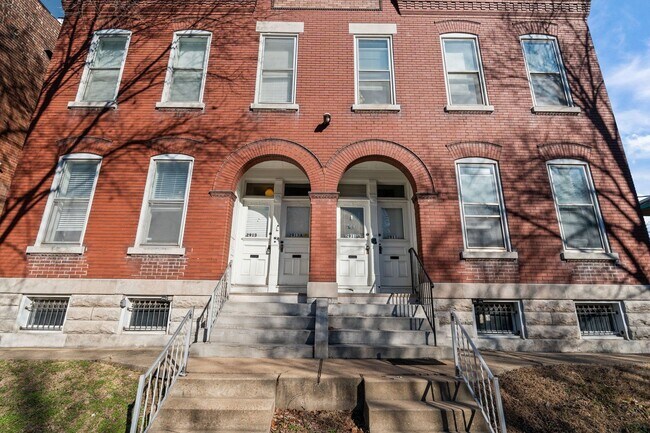 Building Photo - Extremely Spacious and Bright 2-Bedroom Apartment on Cherokee Street