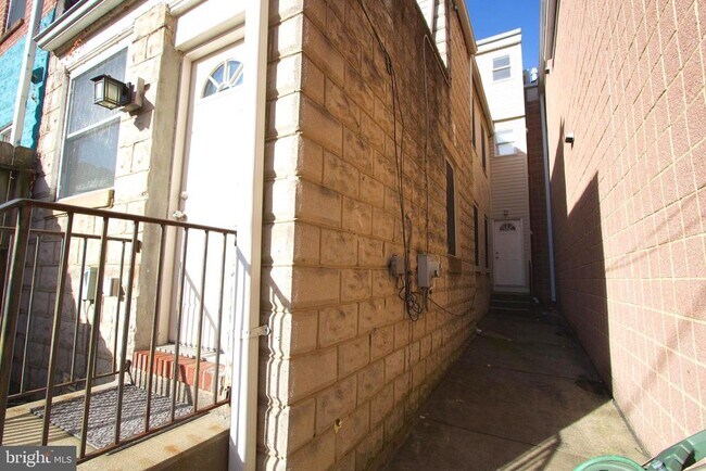 Building Photo - 2343 Eastern Ave