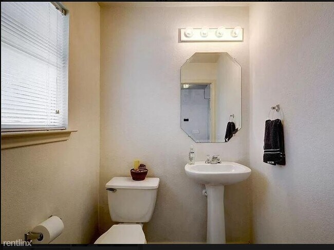 Building Photo - 3 br, 2.5 bath House - 11900 Lima Drive