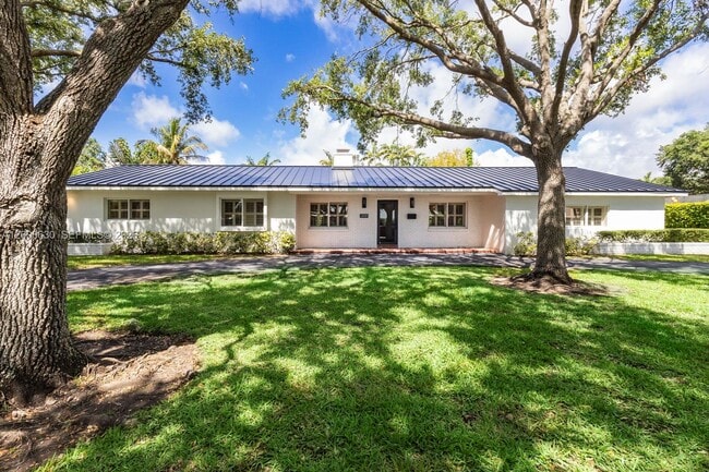 Building Photo - 13050 SW 71st Ave