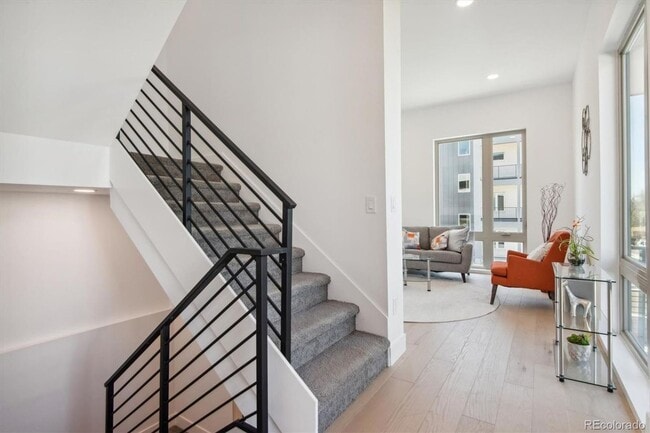 Building Photo - Brand New Build Townhome with Rooftop and ...